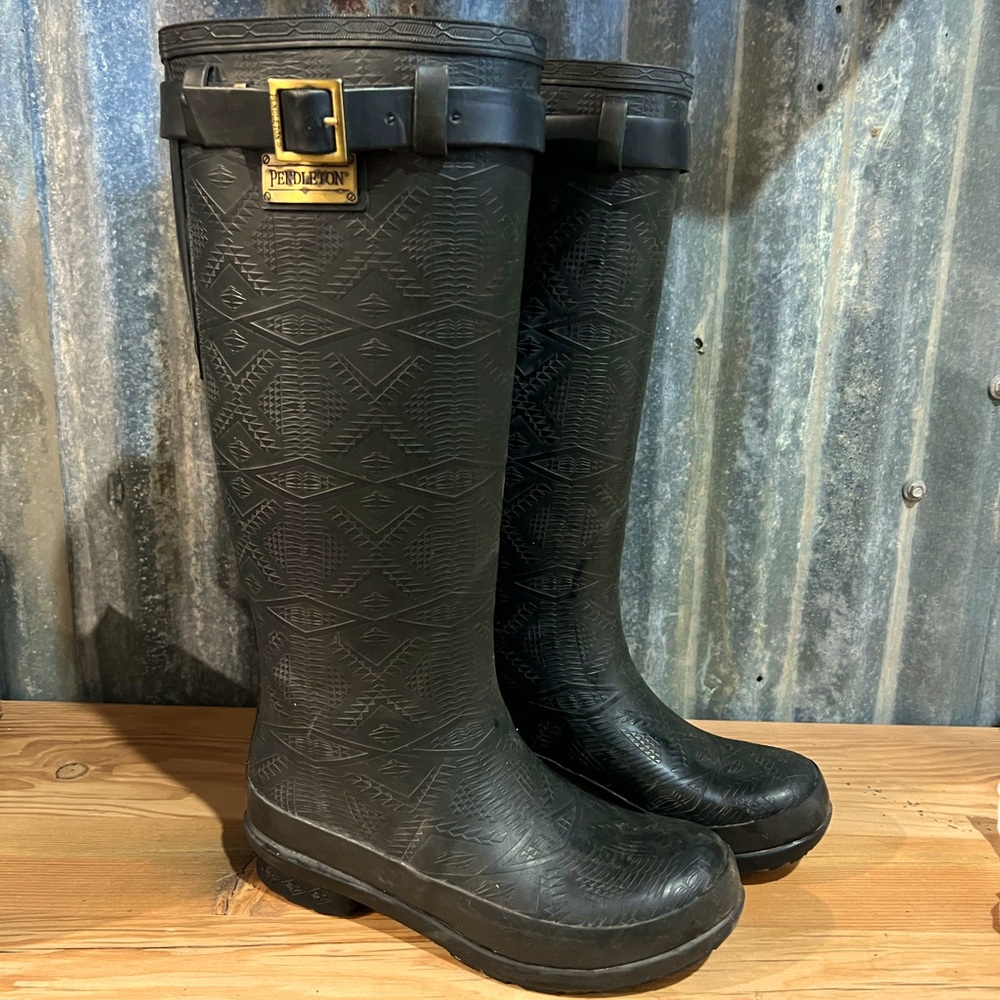 Black Pendleton rain boots women
